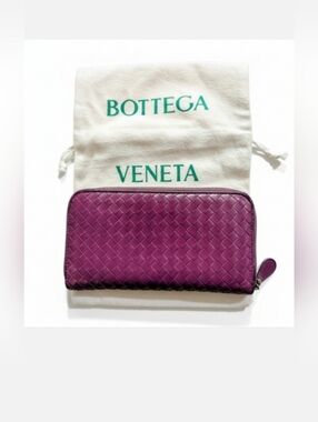 Bottega Veneta Intrecciato Zip Around Leather Wallet EUC!